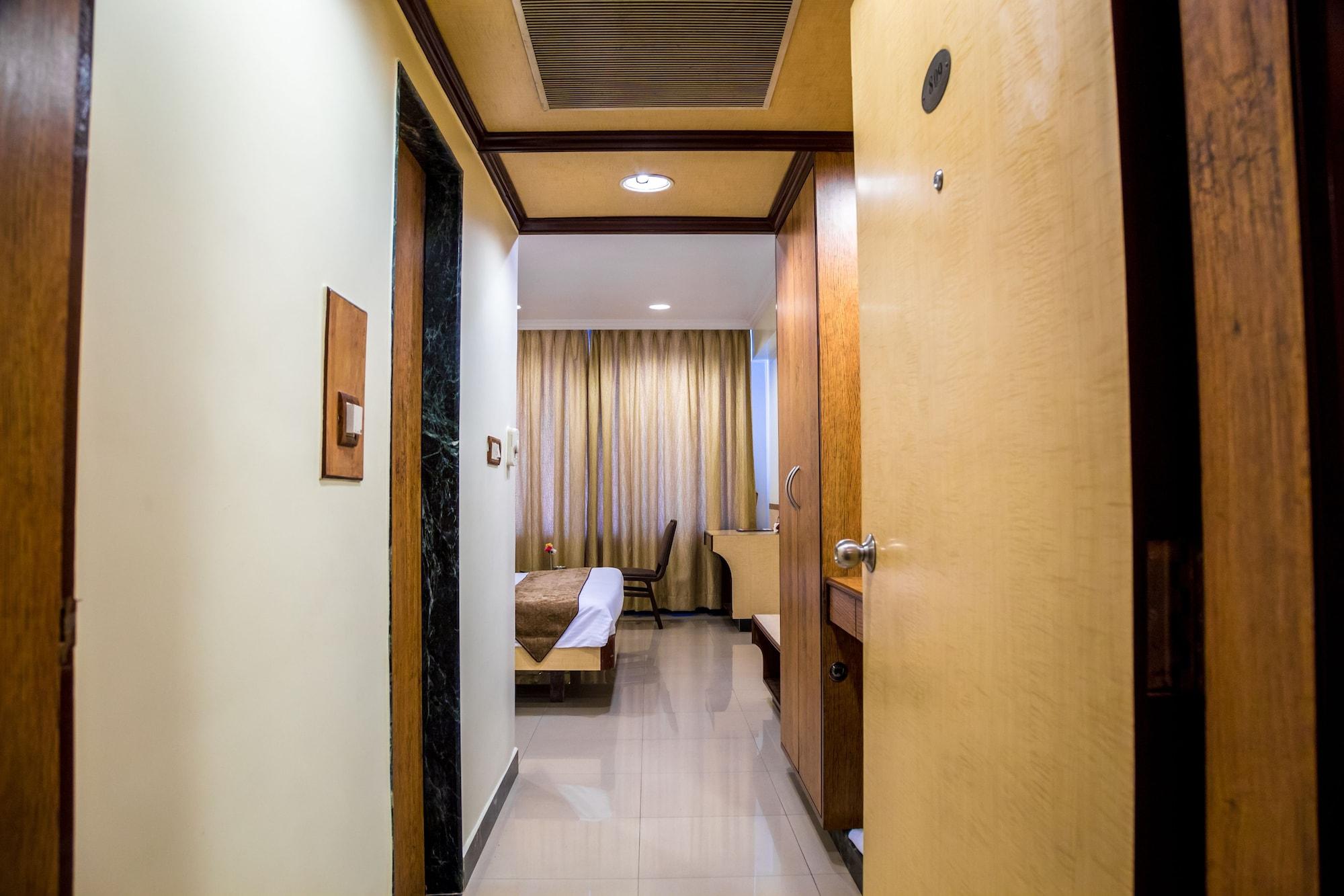 Hotel Tip Top Plaza Thane Exterior photo
