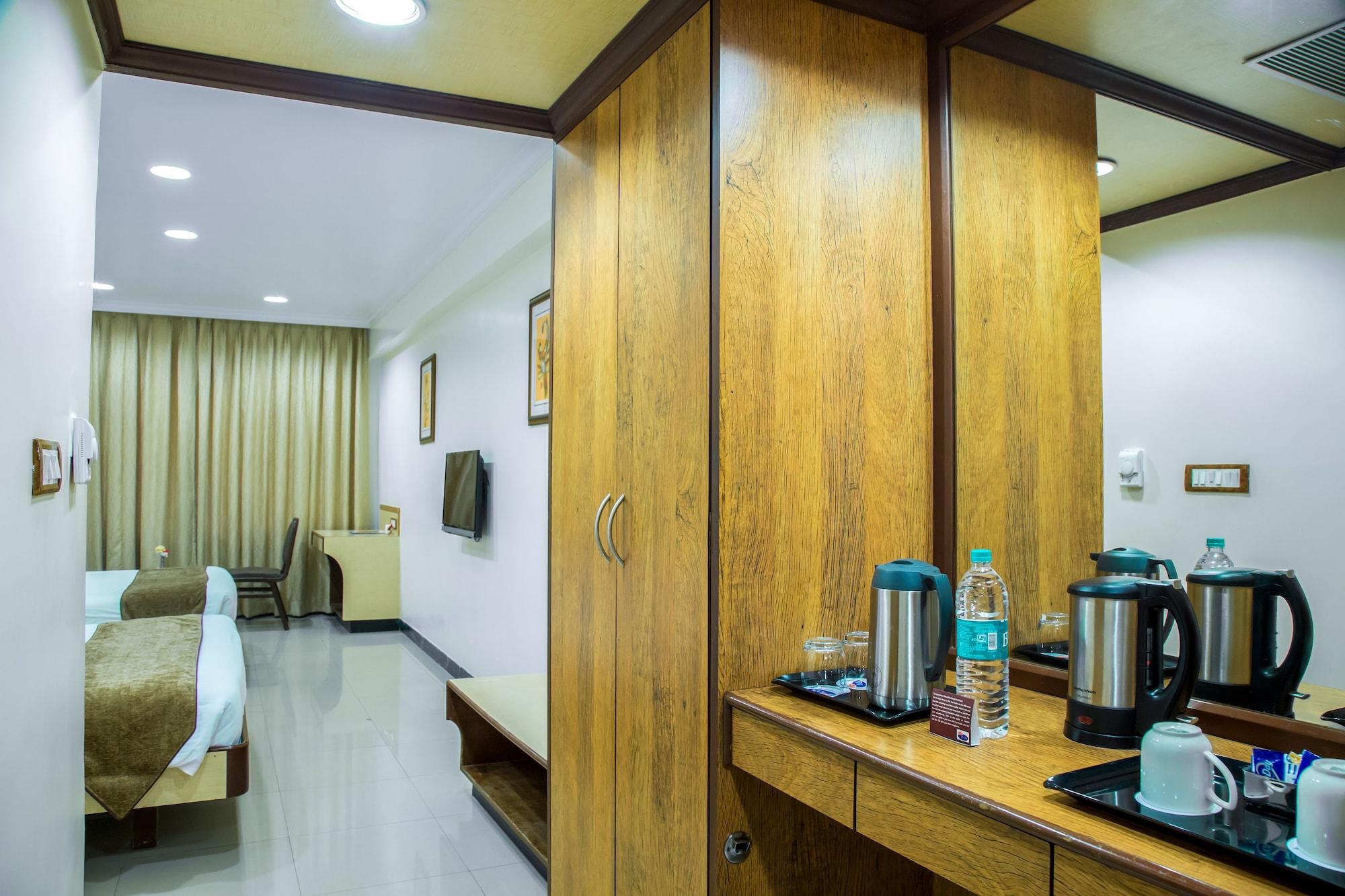 Hotel Tip Top Plaza Thane Exterior photo