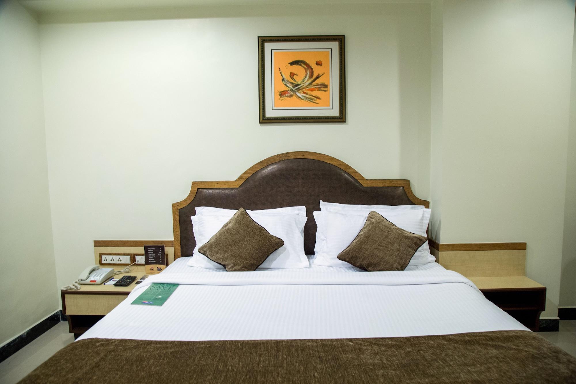 Hotel Tip Top Plaza Thane Exterior photo