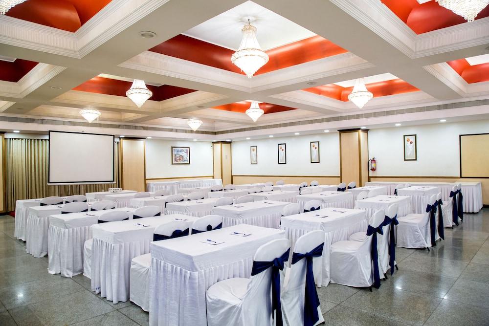 Hotel Tip Top Plaza Thane Exterior photo