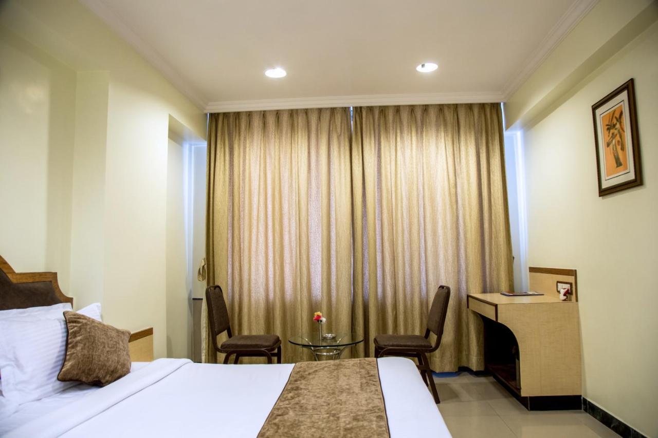 Hotel Tip Top Plaza Thane Exterior photo