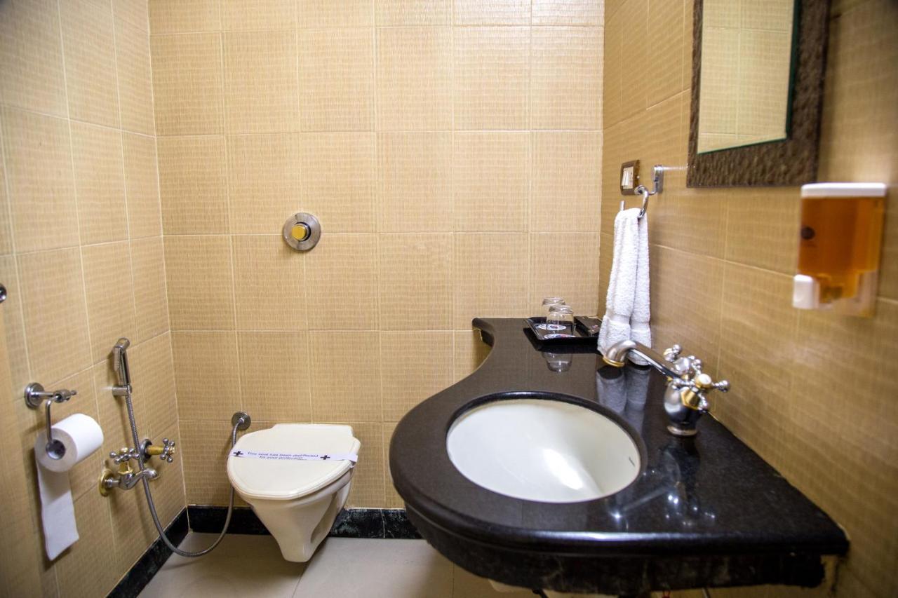 Hotel Tip Top Plaza Thane Exterior photo